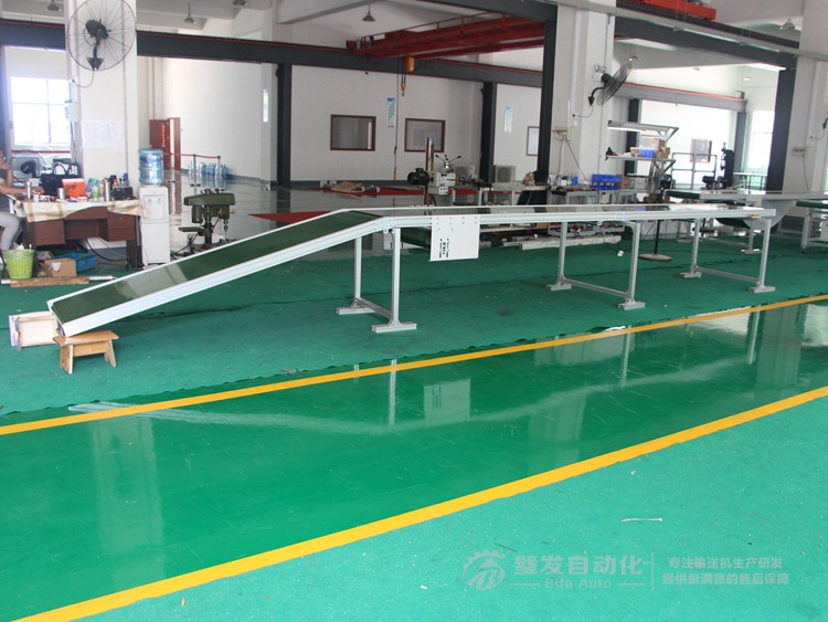 大線結(jié)構(gòu)帶長平臺皮帶輸送機 大線結(jié)構(gòu)帶長平臺皮帶輸送機