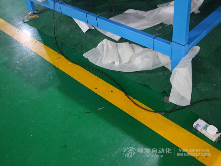 藍(lán)色碳鋼烤漆大線結(jié)構(gòu)皮帶輸送機(jī) 藍(lán)色碳鋼烤漆大線結(jié)構(gòu)皮帶輸送機(jī)