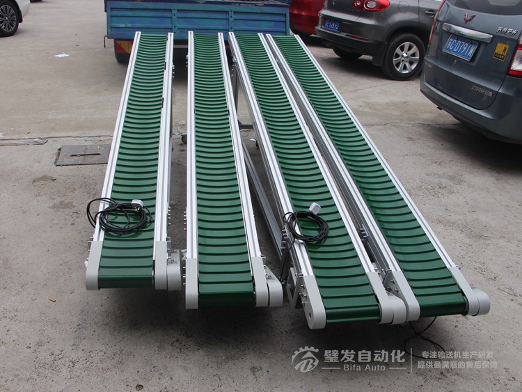 皮帶面加橫向?qū)l小型皮帶輸送機 皮帶面加橫向?qū)l小型皮帶輸送機