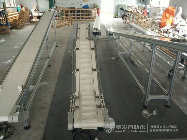 非標不銹鋼擋邊白色PVC流水線小型爬坡輸送機 非標不銹鋼擋邊白色PVC流水線小型爬坡輸送機