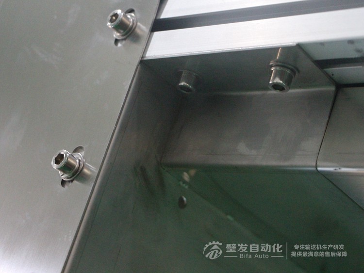 帶不銹鋼護(hù)罩裙邊擋板爬坡輸送機(jī) 帶不銹鋼護(hù)罩裙邊擋板爬坡輸送機(jī)