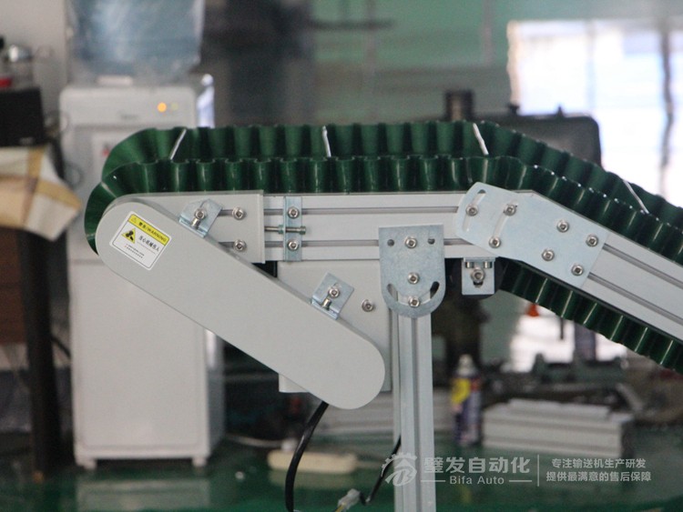 Z字型裙邊擋板爬坡輸送機 Z字型裙邊擋板爬坡輸送機