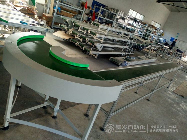 180度轉(zhuǎn)彎?rùn)C(jī)銜接直線輸送機(jī) 180度轉(zhuǎn)彎?rùn)C(jī)銜接直線輸送機(jī)