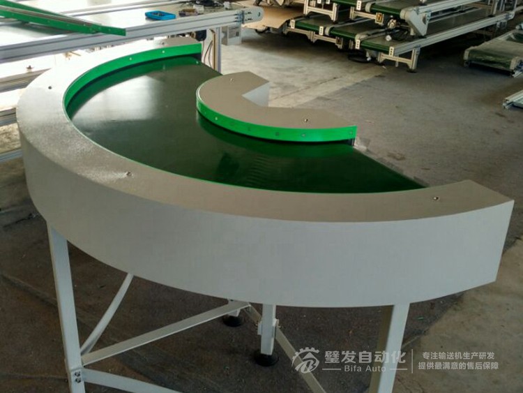 180度轉(zhuǎn)彎?rùn)C(jī)銜接直線輸送機(jī) 180度轉(zhuǎn)彎?rùn)C(jī)銜接直線輸送機(jī)