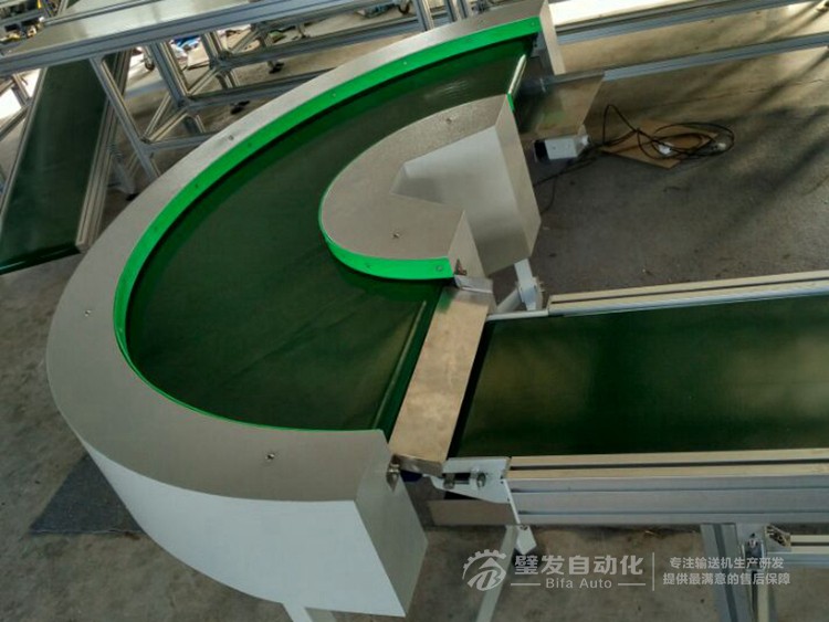 180度轉(zhuǎn)彎?rùn)C(jī)銜接直線輸送機(jī) 180度轉(zhuǎn)彎?rùn)C(jī)銜接直線輸送機(jī)