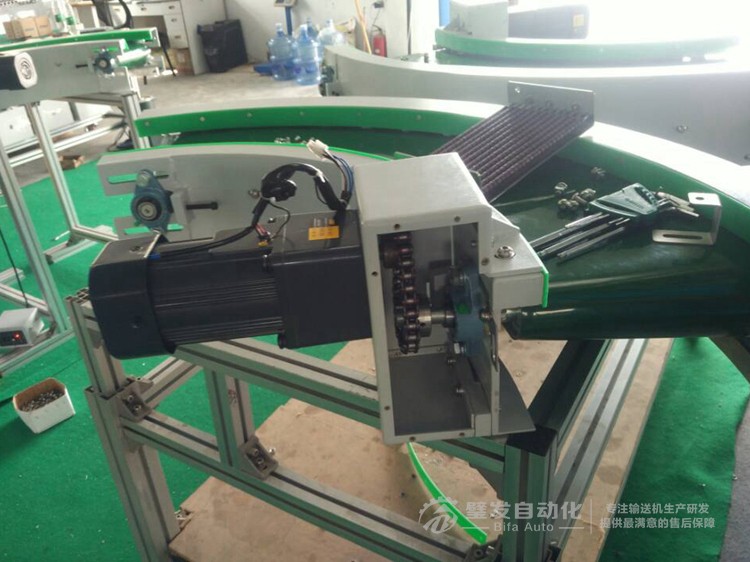 小型轉(zhuǎn)彎?rùn)C(jī)